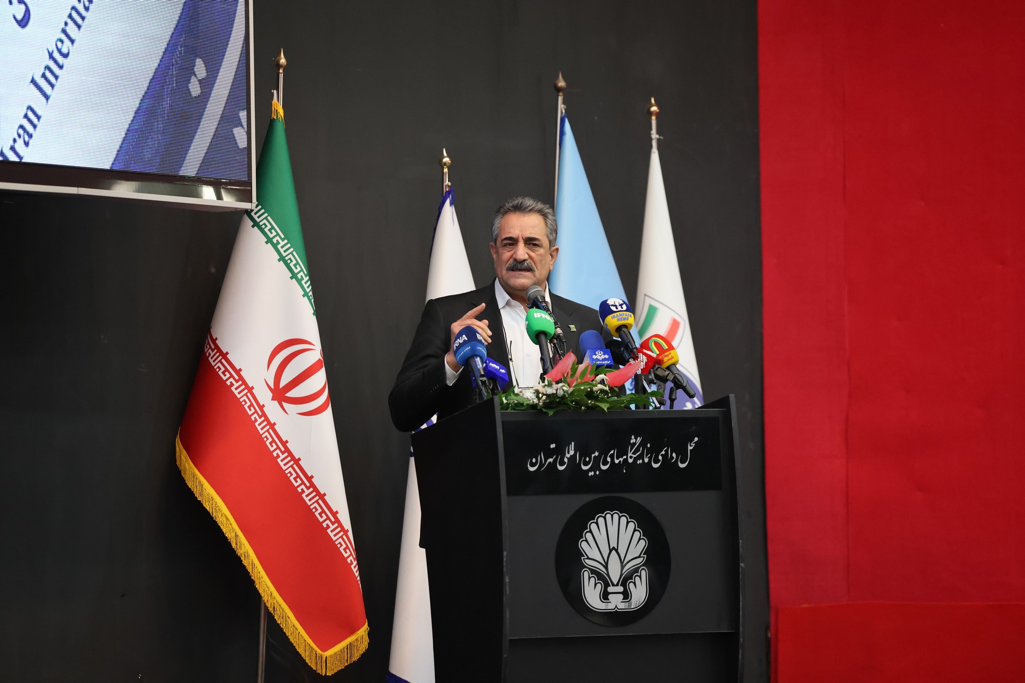 خروج عشایر از چرخه تولید، امنیت غذایی کشور را به مخاطره می‌اندازد 